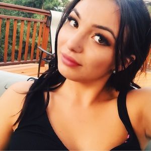 Meet your Posher, Nicole